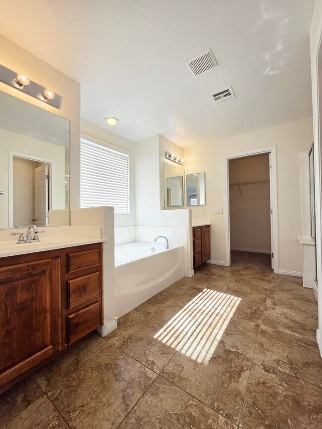 Building Photo - Spacious 4 Bed Home with Loft & 3-Car Garage