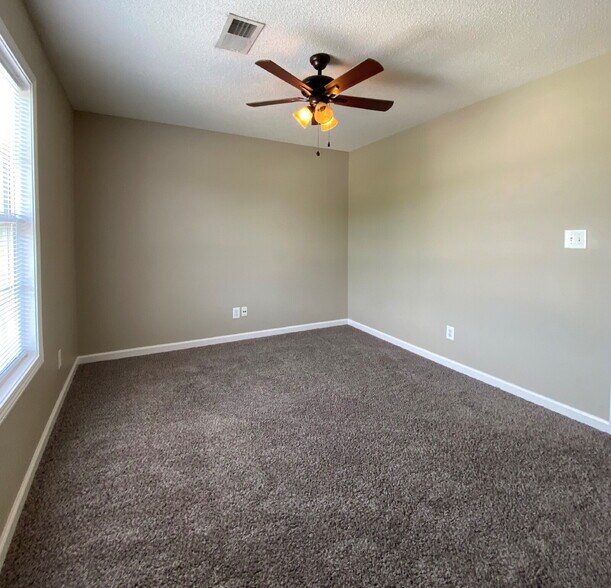 Building Photo - 541B PATRIOT PARK CT, CLARKSVILLE, TN 37042