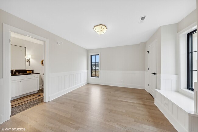 Building Photo - 1123 Pin Oak Dr