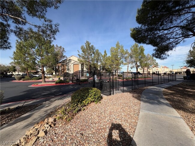 Building Photo - 555 E Silverado Ranch Blvd