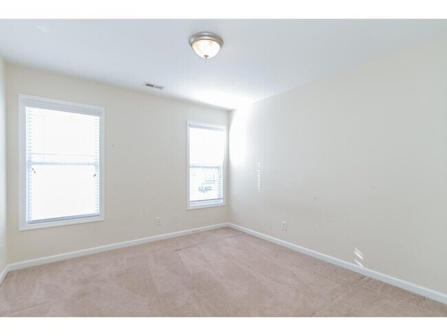 Building Photo - 2043 Sinclair Trce