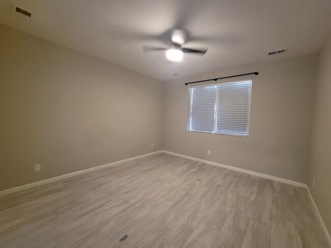 Building Photo - ALL PROSPECTIVE TENANTS MUST SUBMIT A $58 NON-REFUNDABLE APPLICATION FEE PER APPLICANT ONLINE AND...
