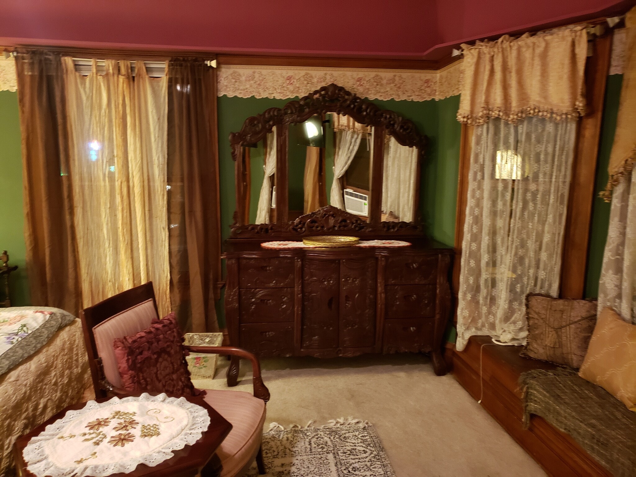 French Room $1350 - 2374 Mission Inn Ave