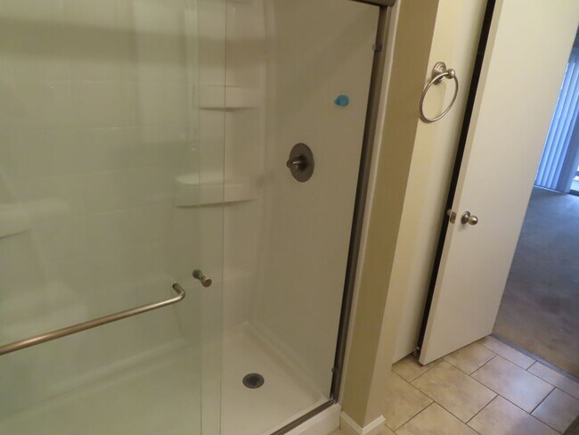 Building Photo - Updated Two Bedroom Condo in Fashion Valley / Mission Valley