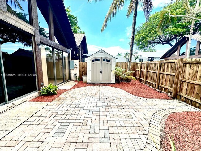 Building Photo - 497 N University Dr