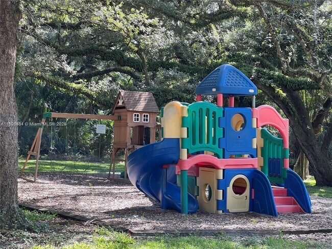 Building Photo - 1830 Sabal Palm Dr
