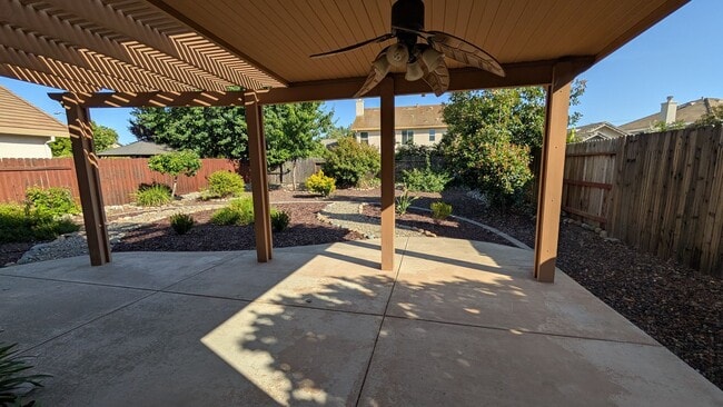 Building Photo - Must See! Cul de Sac Spacious 4 Bedroom