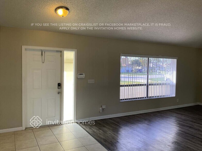 Building Photo - 9714 Sun Pointe Dr