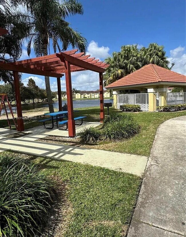 Building Photo - 12620 Vista Isles Dr