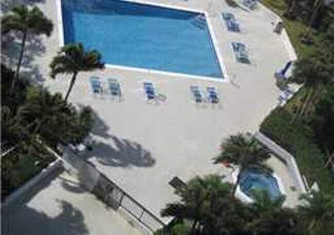 Building Photo - Royal Capitol Plaza 1 bedroom unit
