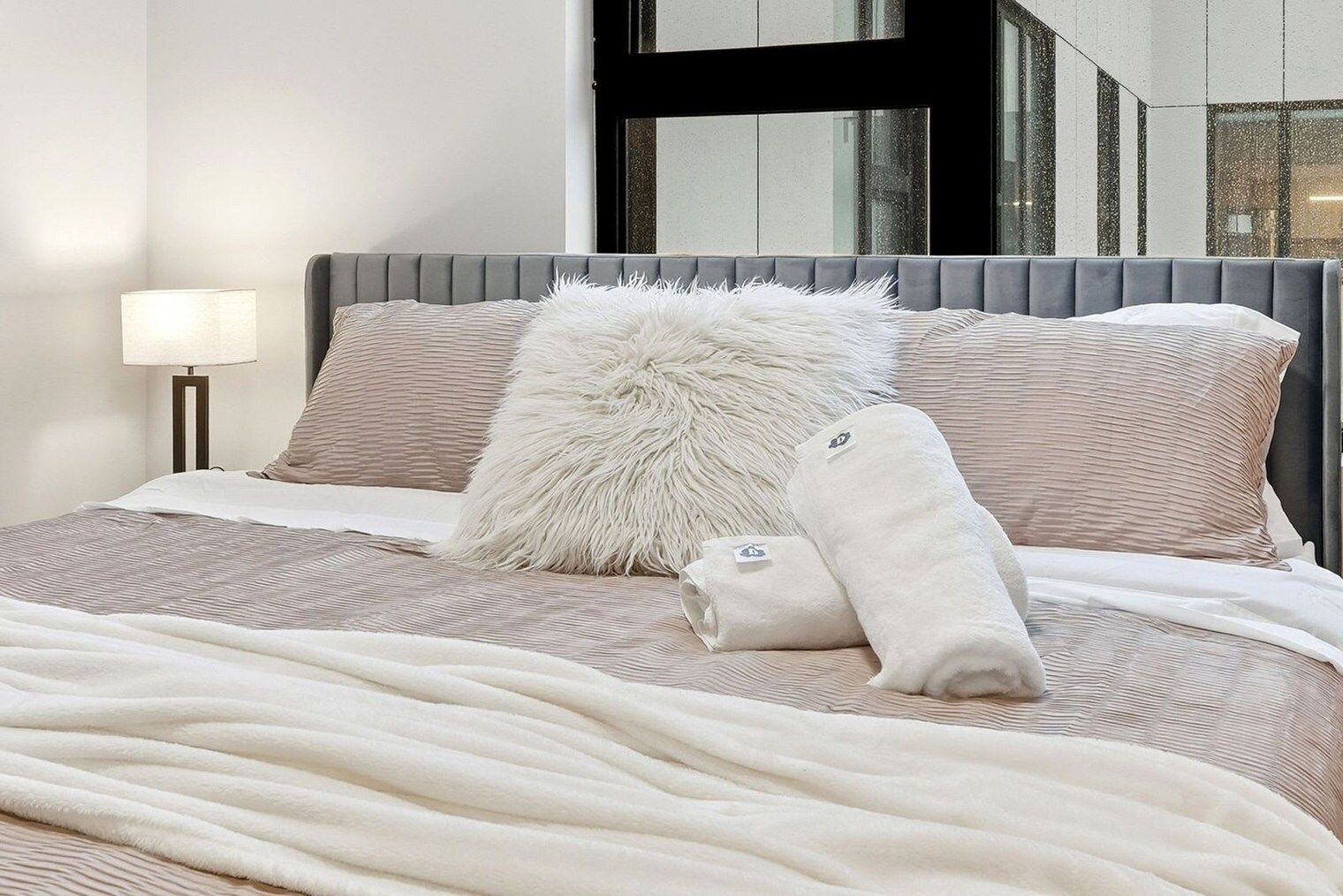 Building Photo - 6044 N Winthrop Ave