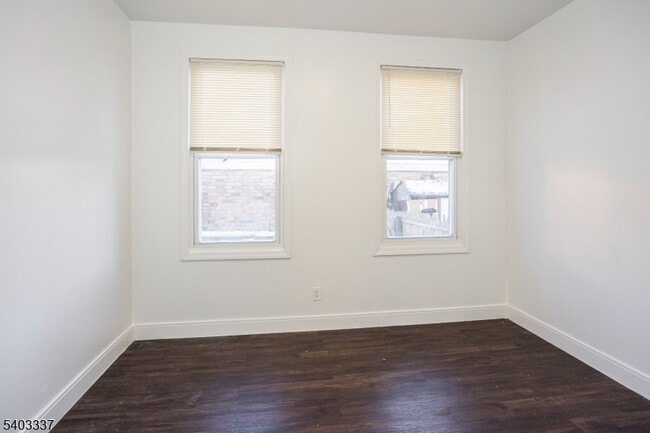 Building Photo - 11 Ellington St