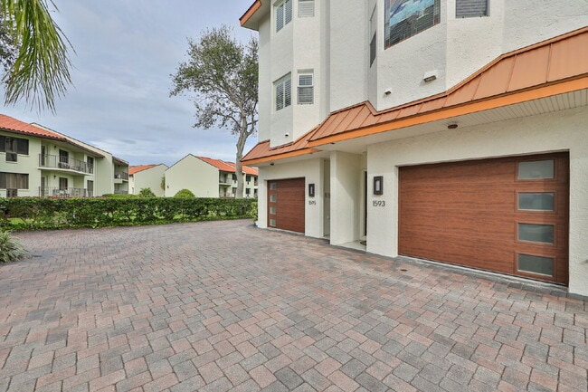 Building Photo - 1593 Pinellas Bayway S