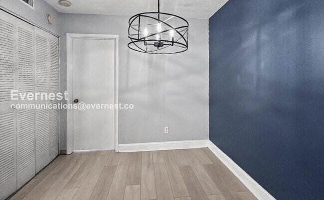 Building Photo - 1 Bed/1 Bath Condo with Off-Street Parking / Pet-Friendly / Vouchers Accepted / Available Now!