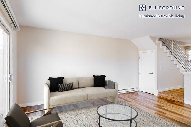 Building Photo - 2106 Manhattan Beach Blvd