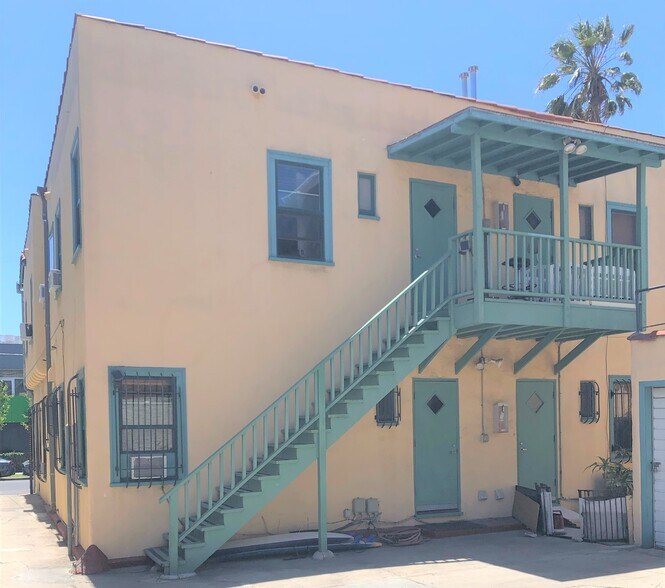 Building Photo - 7007 Willoughby Ave