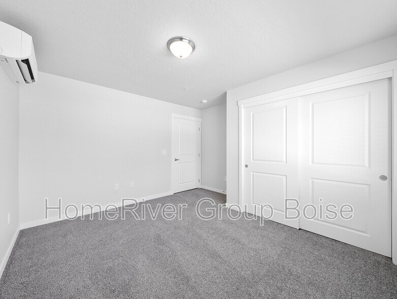 Building Photo - 857 E Travel Ln