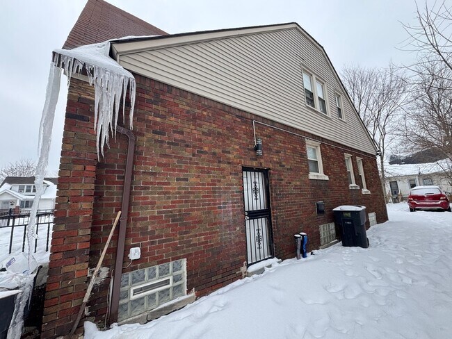 Building Photo - 10422 Morley St