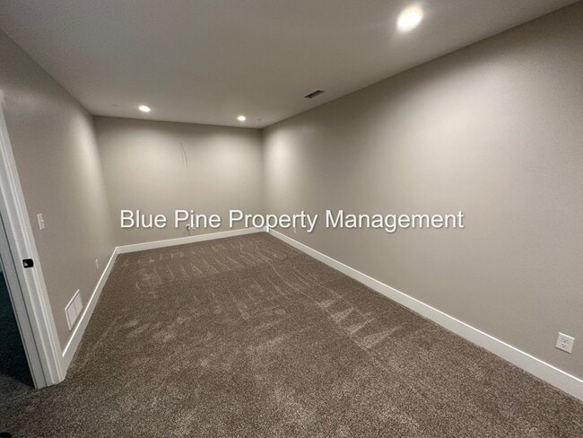 Building Photo - 679 Sterling Dr