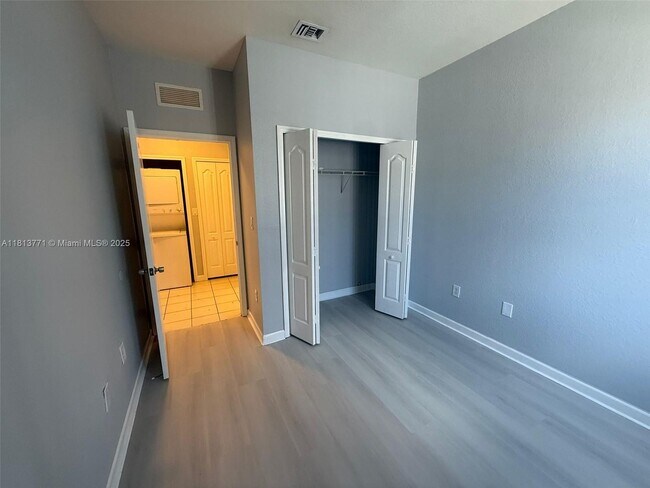 Building Photo - 1656 SE 29th Ct