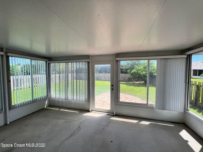 Building Photo - 2230 Redwood Cir