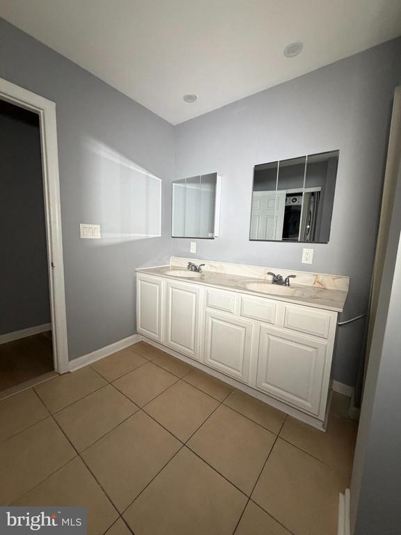 Building Photo - 1831 W Diamond St