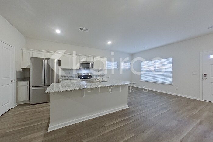 Building Photo - 2201 Banyon Cir