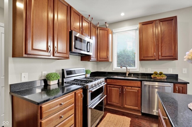 Building Photo - 529 E New York St