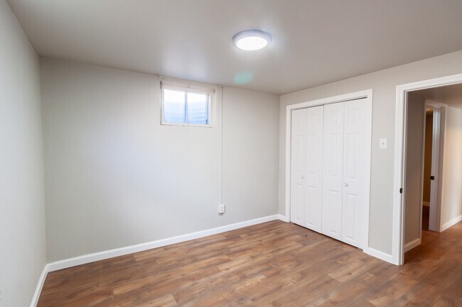 Building Photo - 804 Cahill Dr