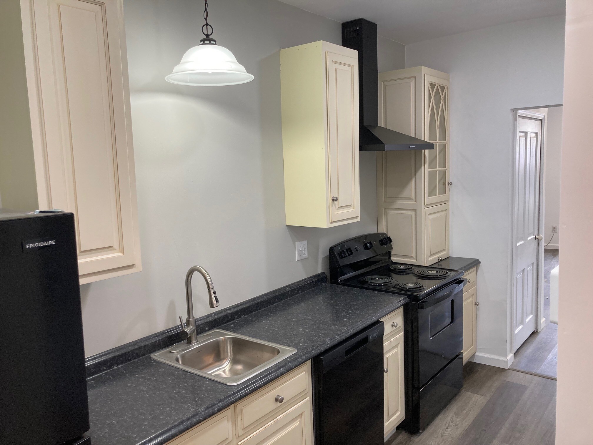 Building Photo - 333 Ann St