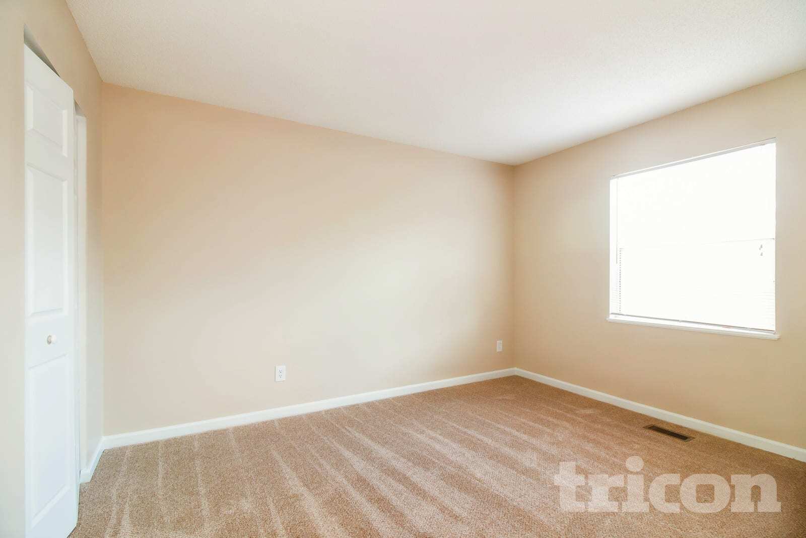 Building Photo - 438 Oakbrook Village Rd