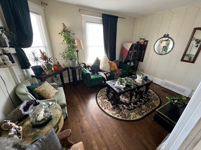 Building Photo - 506-08 E. Locust St.