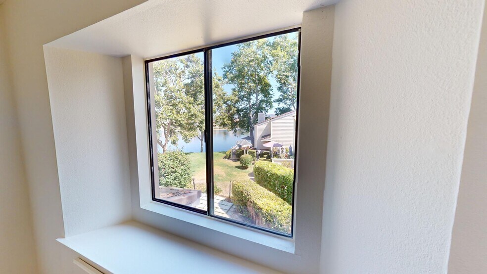 Building Photo - 1218 S Westlake Blvd