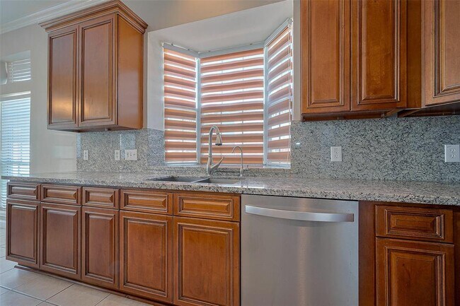 Building Photo - 4707 Gladesdale Park Ln