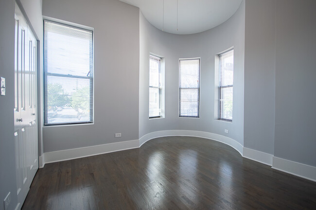 Building Photo - 1040 W 18th St