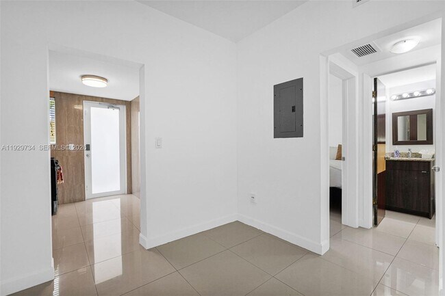 Building Photo - 1025 94th St