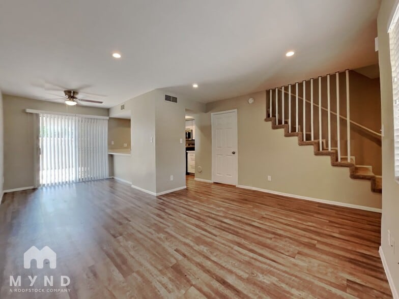 Building Photo - 1404 La Jolla Dr