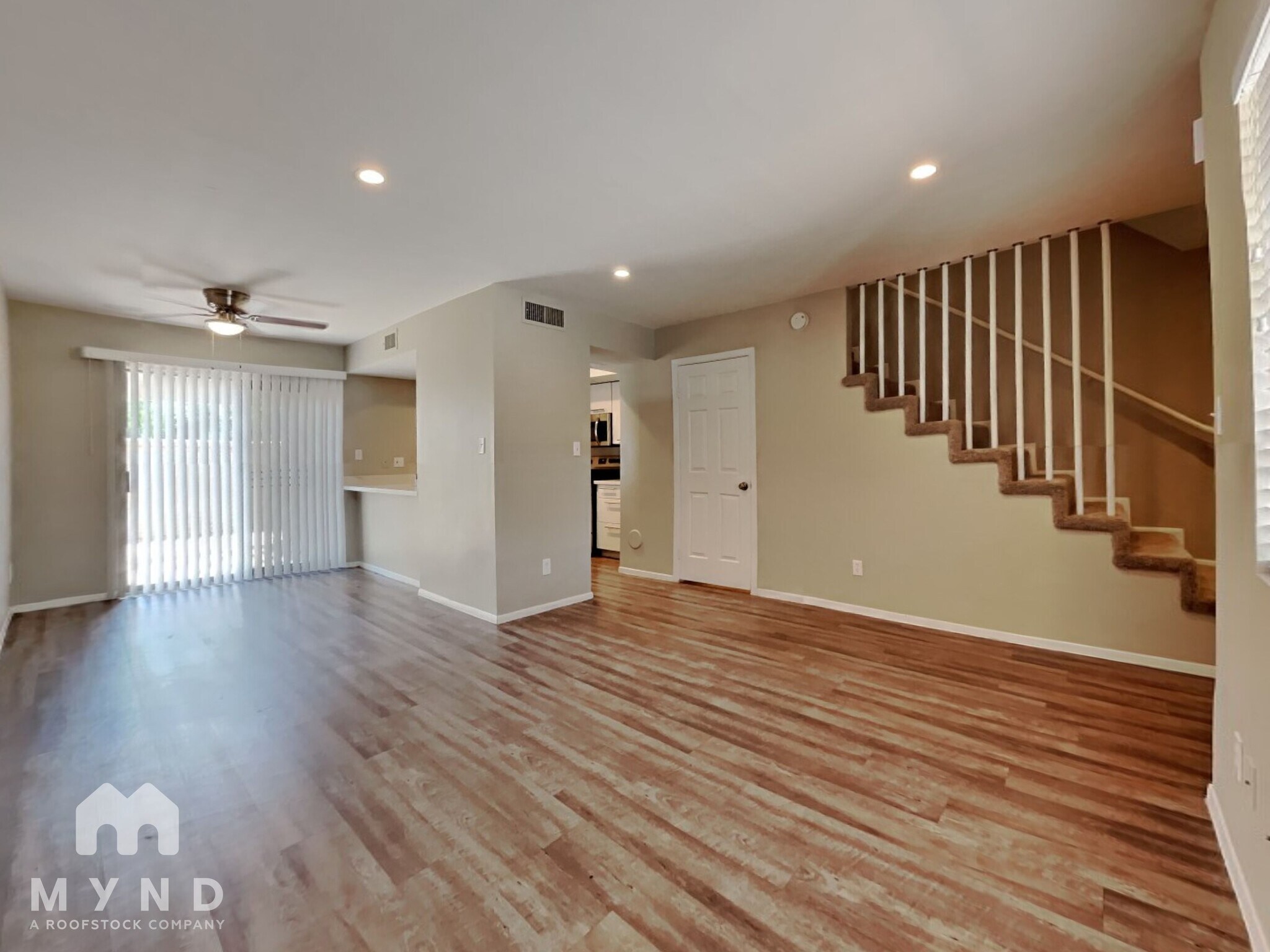 Building Photo - 1404 W La Jolla Dr