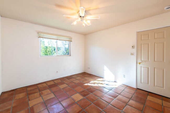 Building Photo - Charming Guest House on Escalante St.