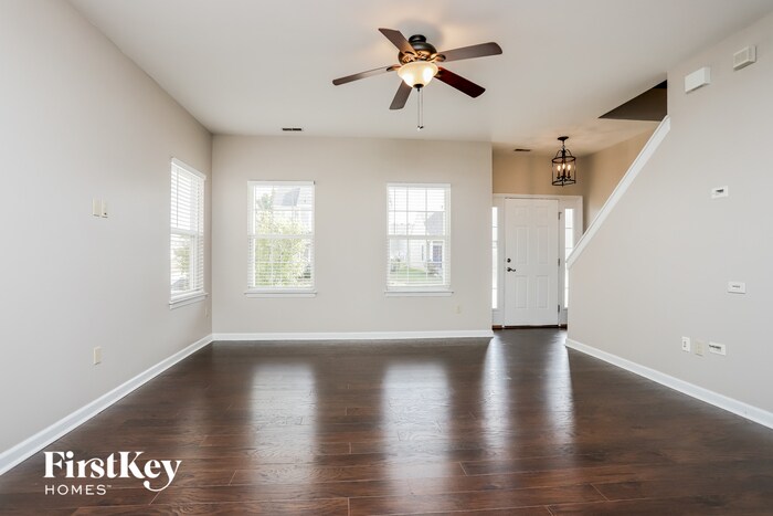 Building Photo - 1027 Glengarry Dr