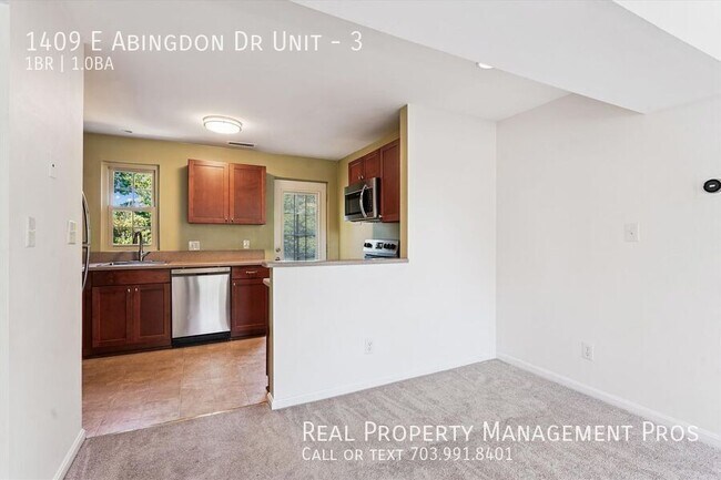 Building Photo - 1409 E Abingdon Dr
