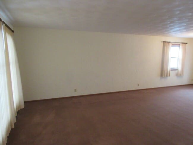 Building Photo - House in Janesville
