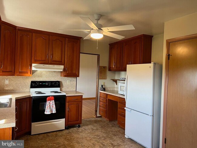 Building Photo - 15009 Falling Waters Rd