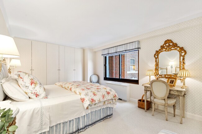 Building Photo - 180 Beacon St