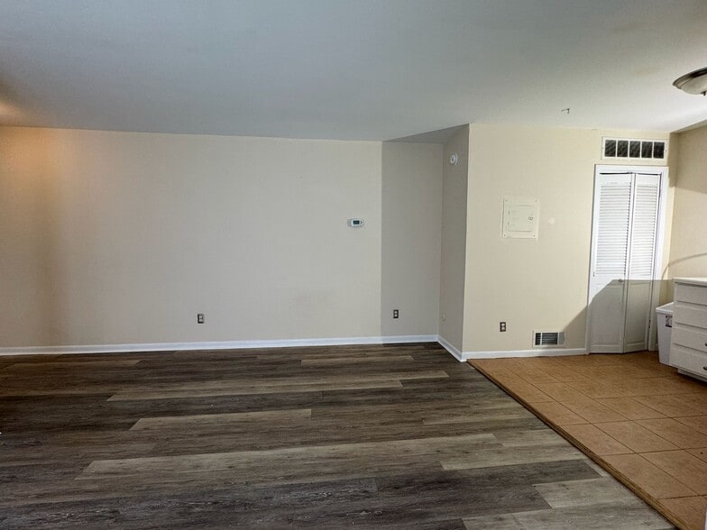 Building Photo - 3668 Kingsboro Rd NE