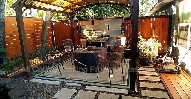 Building Photo - 3836 SW 30th Terrace