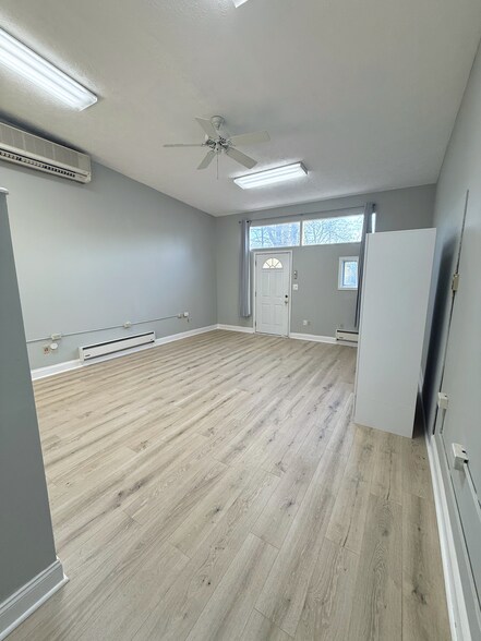 Building Photo - 322 Main St