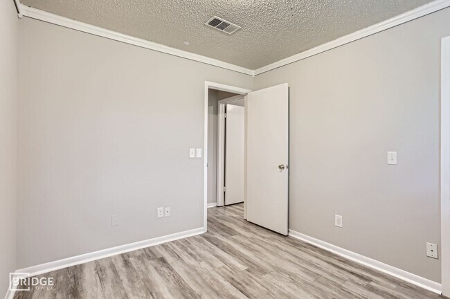 Building Photo - 11910 Yearling Dr