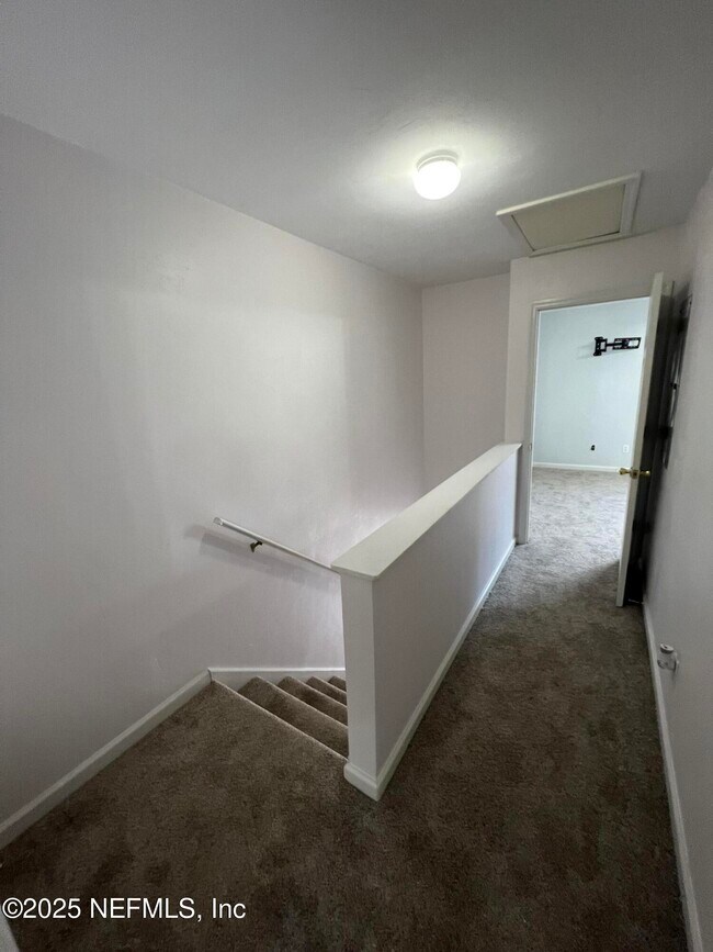 Building Photo - 3057 Camelliawood Cir E