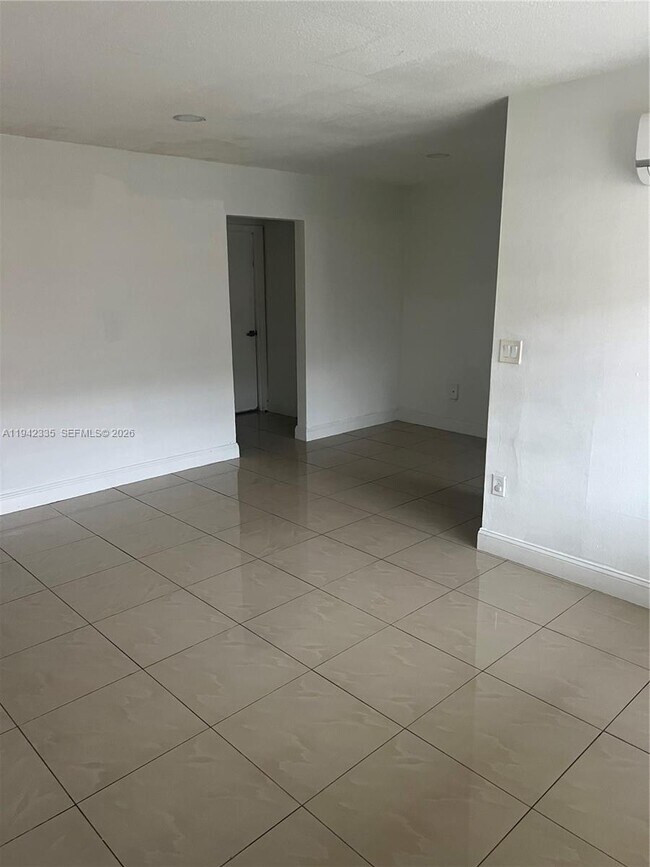 Building Photo - 16120 NE 19th Ct